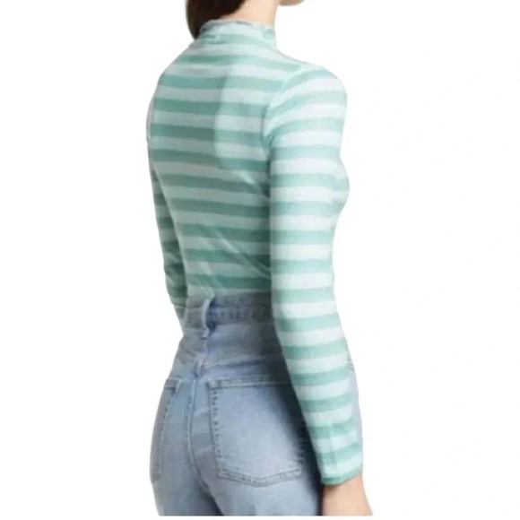 NEW Cali Be Women's Size Medium Light Blue Stripe Ribbed Mock Neck Top - Picture 2 of 6